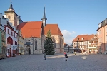 Altmarkt mit historischem Rathaus und Stadtkirche St. Georg© MDM