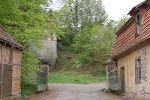 Eingangstor mit Blick zum Wächterhaus© MDM