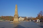Obelisk mit Blick zum Amtsgericht (Norden)© MDM / Anke Kunze