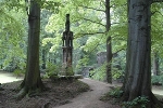 Gotische Betsäule und Ruinen der Abtei© MDM / Katja Müller