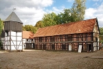 Mitteldeutscher Vierseithof: Taubenturm, Torhaus und Pferdestall© MDM / Konstanze Wendt