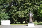 Clara-Zetkin-Denkmal, Edvard-Grieg-Allee (im angrenzenden Johannapark)© MDM/Katja Seidl