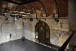 Westflügel Leipzig, Ballsaal (Zustand Bühnenboden vor der Sanierung), Bilick von der Empore© MDM/Katja Seidl
