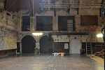 Westflügel Leipzig, Ballsaal (Zustand Bühnenboden vor der Sanierung), Bilick zur Empore© MDM/Katja Seidl