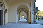 Südfriedhof Leipzig, Säulengang, Eingang Trauerhalle© MDM/Katja Seidl