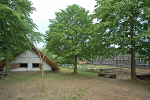 Langobardenwerkstatt Zethlingen: Grubenhaus, Garten© MDM / Konstanze Wendt