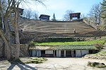 Blick von der Bühne auf Orchestergraben und Sitzreihen© MDM / Konstanze Wendt