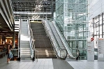 Flughafenhalle, Rolltreppen© MDM / Claudia Weinreich
