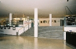 Foyer, Treppe zum Ausstellungsbereich und Café© MDM