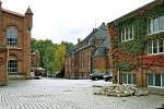 Hof, Blick zum Verwaltungsgebäude© MDM / Claudia Weinreich