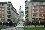 Dorotheenplatz mit Plastik der Juno© MDM