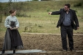 Emilia Jones und Martin Koolhoven am Set bei Grabe© X-Filme Holding GmbH/Philippe Antonello