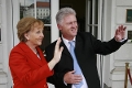 Marianne Schätzle und Lothar Wunderlich vor dem Hotel Fürstenhof in Leipzig© Douglas Wolfsperger Filmproduktion / Joachim Gern