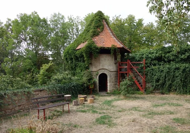 Rundturm auf der Terrasse