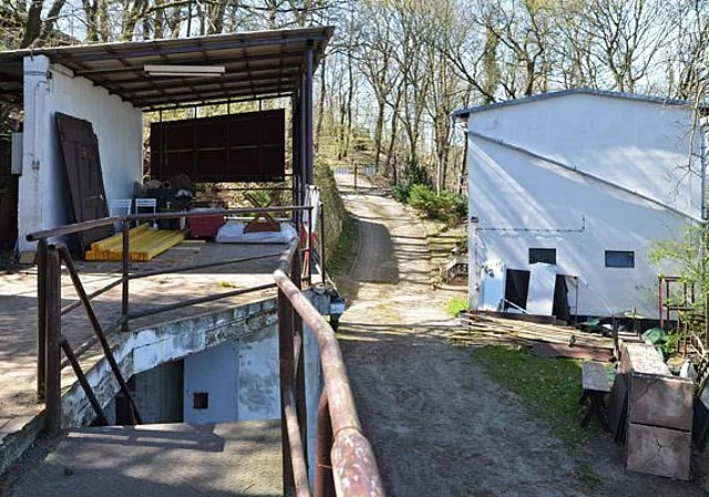 Nordseite, Blick zur hinteren Zufahrt