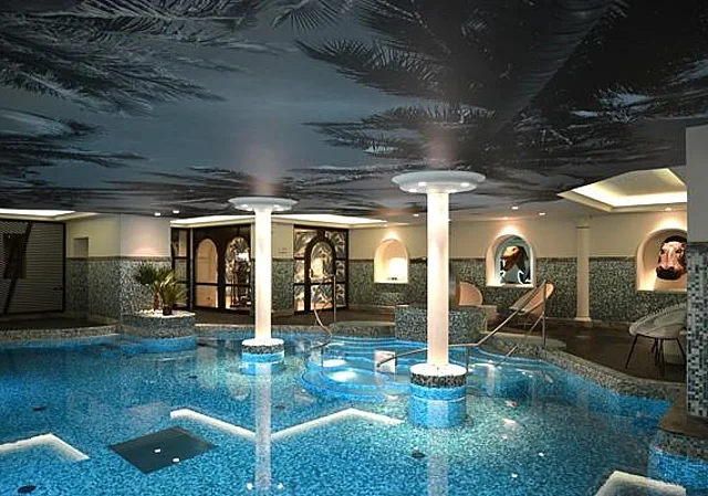 Spa-Bereich, Schwimmbecken