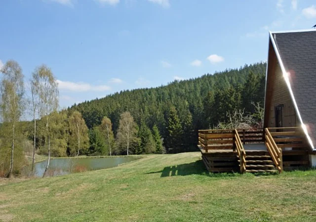 Finnhütte mit Teich