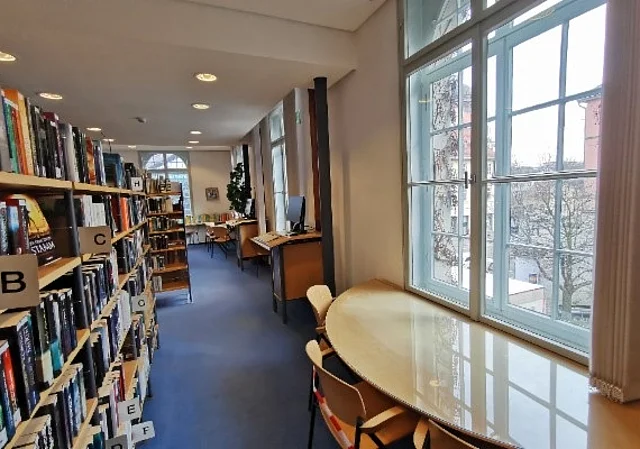 Stadtbücherei Weimar 1. OG Arbeitsplätze