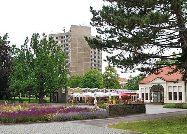 Dessau-Roßlau, Stadtpark mit Teehäuschen 