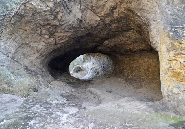 Sandsteinhöhle am Hamburger Wappen