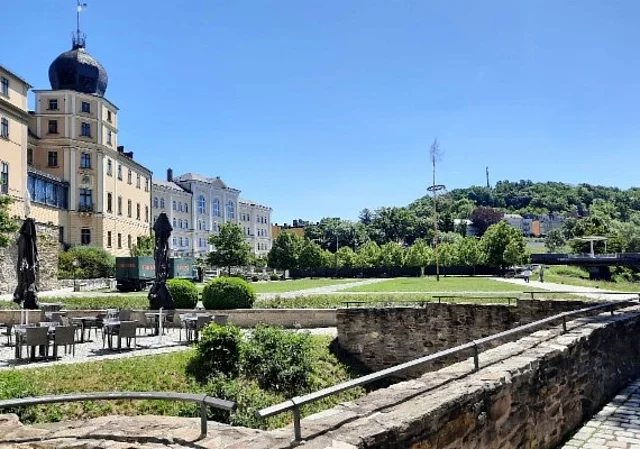Unteres Schloss mit Schlossgarten