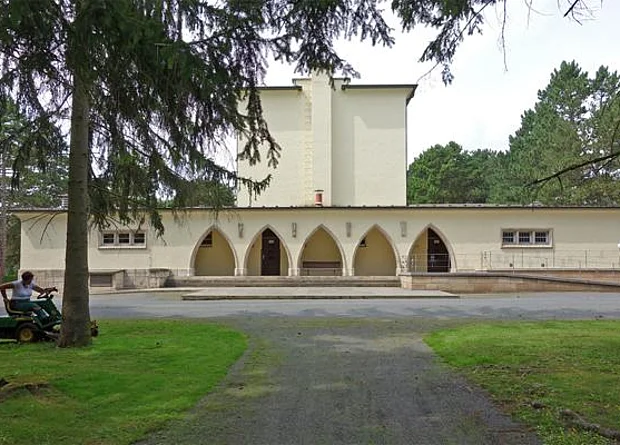 Trauerhalle 