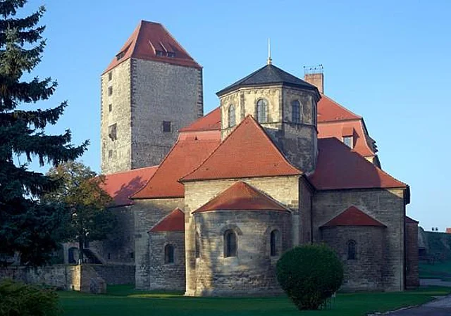 Burgkirche, Osten