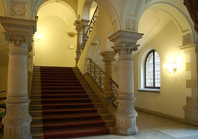 Haupttreppe im Erdgeschoss