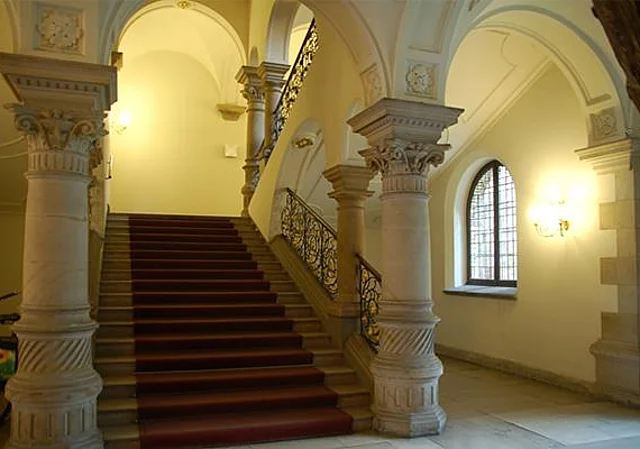 Haupttreppe im Erdgeschoss