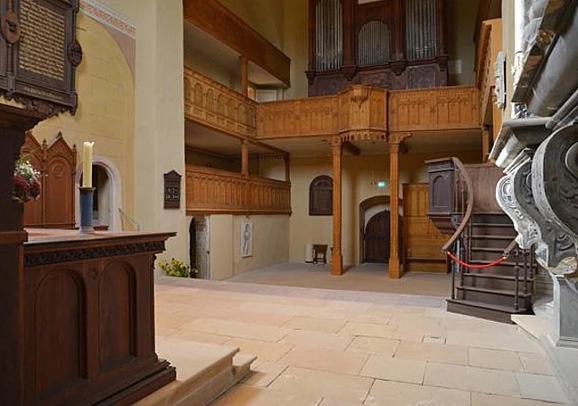 Schlosskirche, Blick zu Empore und Orgel