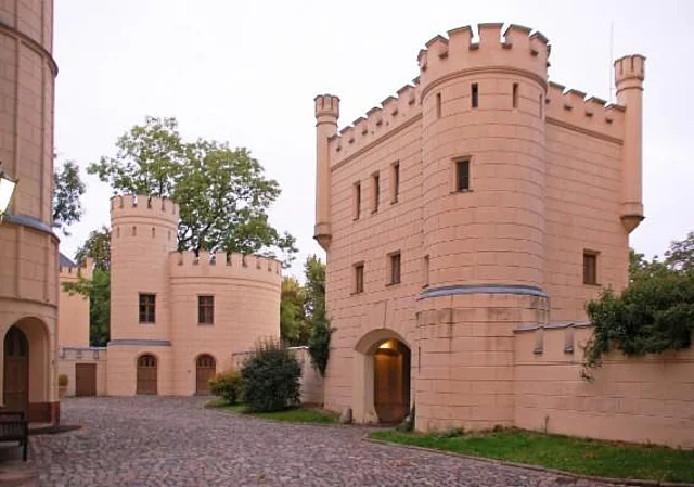 Torhaus und Schlosshof, Süden