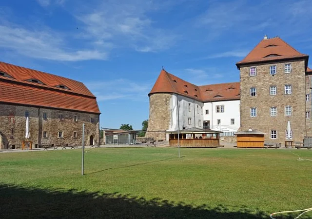 Wirtschaftsgebäude und Festung