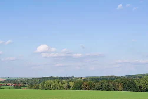 Schmölln - Blick über die hügelige Landschaft bei Lippendorf Schmölln - Blick über die hügelige Landschaft bei Lippendorf