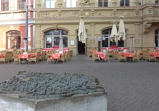 Nordseite mit Stadtmodell