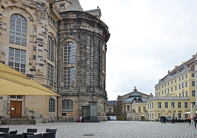 Frauenkirche, Coselpalais (re.)
