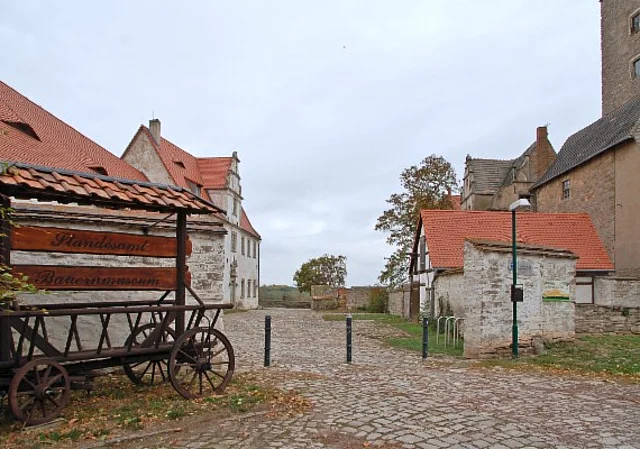 Schloss Plötzkau, Vorburg