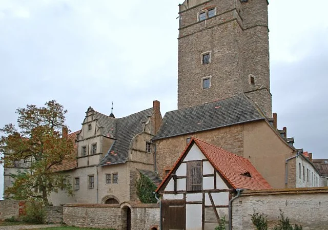 Schloss Plötzkau, Vorburg