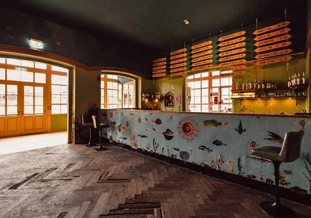Foyer und Bar