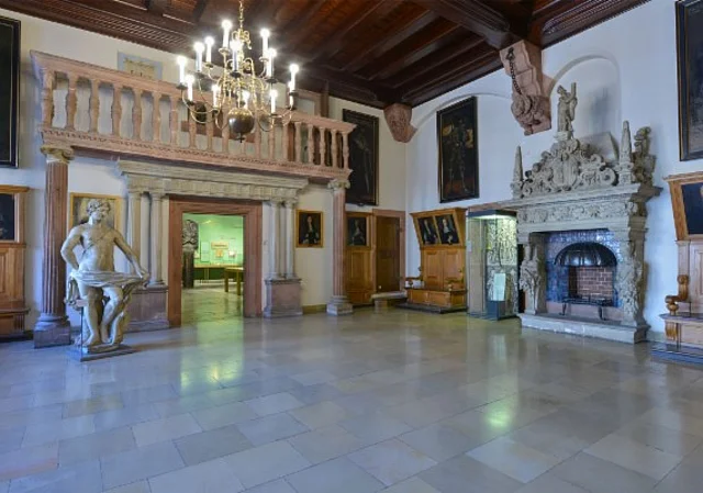 Festsaal mit Pfeiferstuhl und Musikempore Nordseite