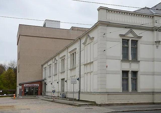 VVK-Kasse und Bühneneingang