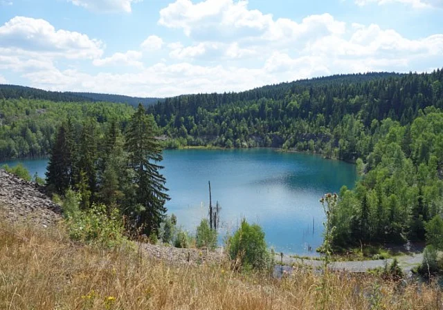 Blick vom Rundwanderweg zum Schiefersee