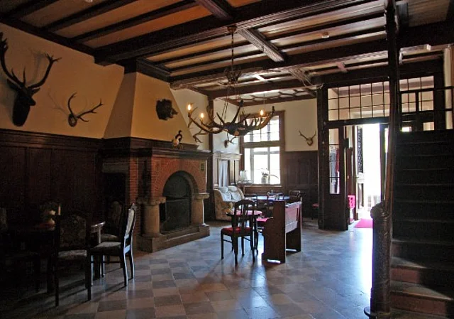 Schloss Ostrau, Café und Eingang Nordflügel
