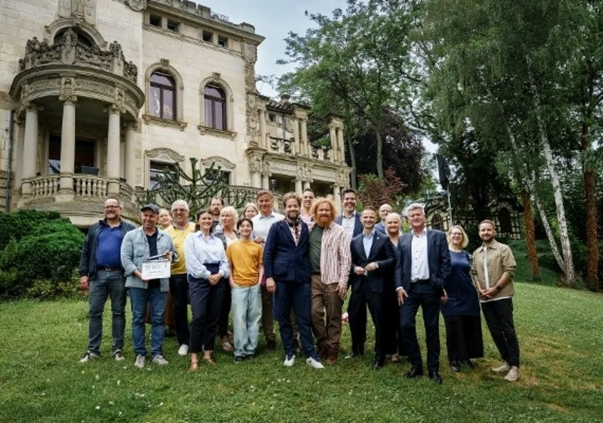 Team und Förderer am Set in Erfurt