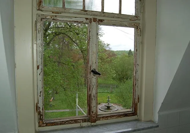 Detail Fenster / Blick in den Schlossgarten
