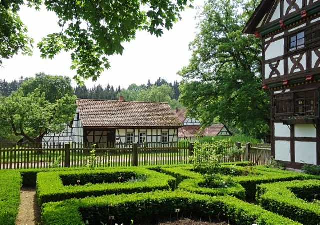 Bauerngarten am Fachwerkhaus aus Witzelroda