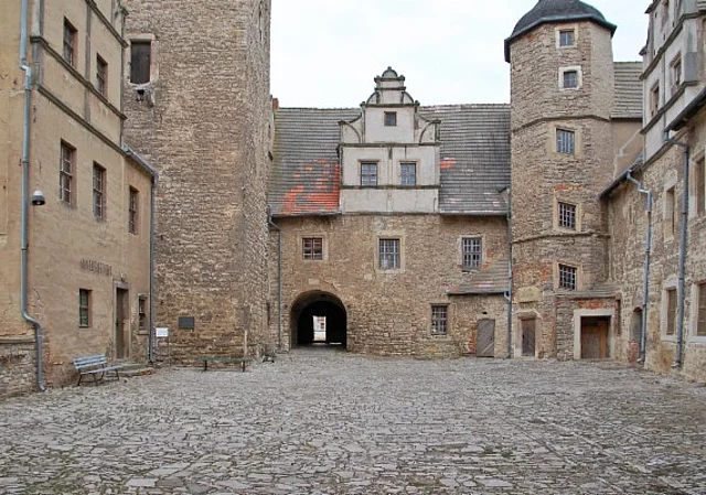 Schloss Plötzkau, Schlosshof