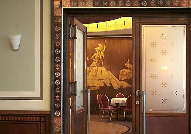 Tür von Saal zur Bar