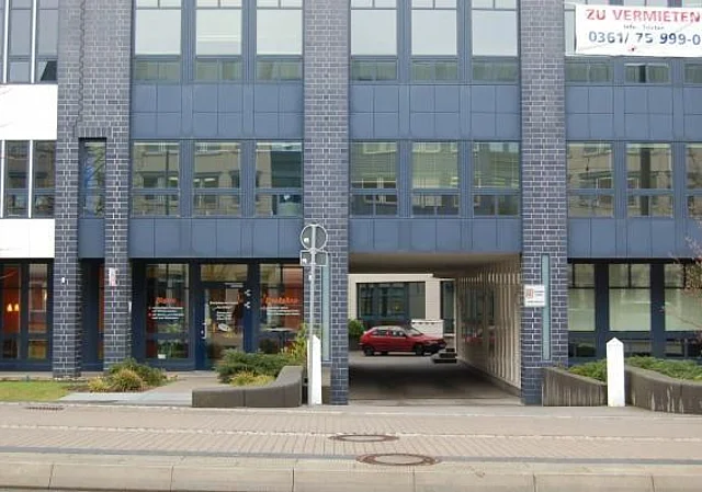 Zugang Innenhof Weißkopfstraße