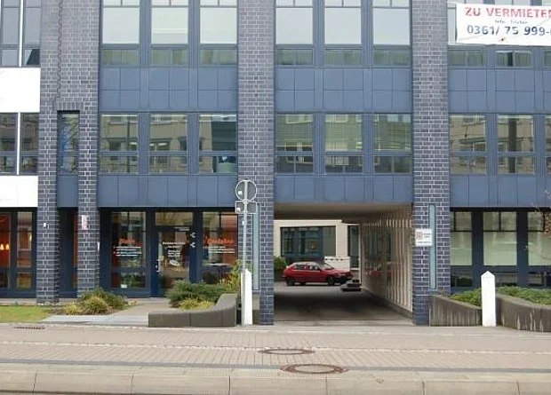 Zugang Innenhof Weißkopfstraße 