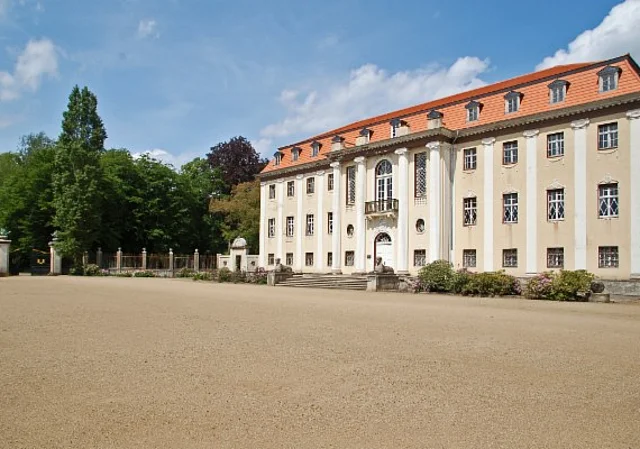 Neues Schloss Tangerhütte, Vorderansicht
